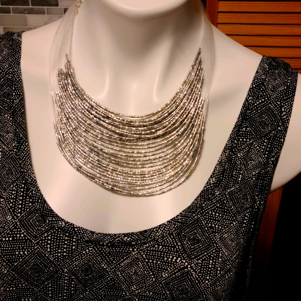 Paparazzi necklace and earing set. NWT